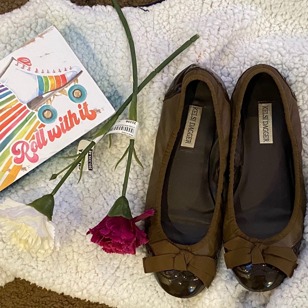DONATED- Kelsi Dagger flats